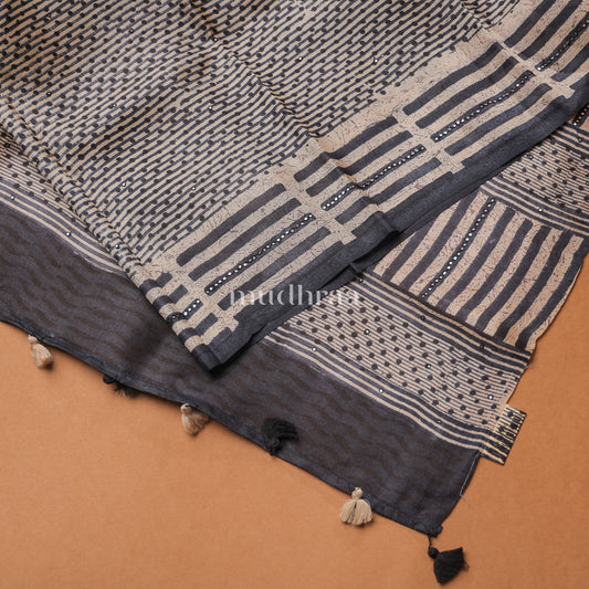 BLACK AND WHITE GEOMETRICAL TUSSAR SAREEE