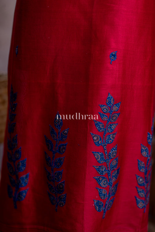 SCARLET CHANDERI APPLIQUE SUIT SET